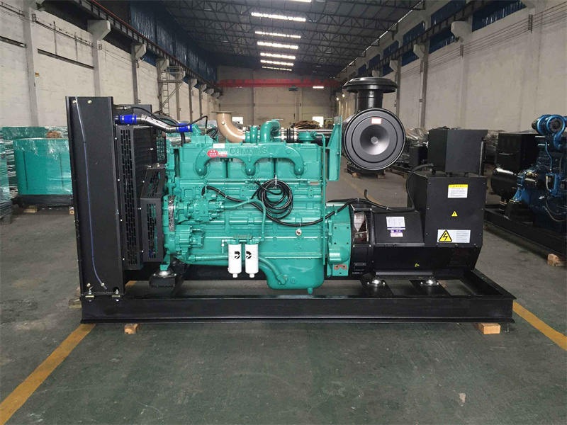 岑巩如何判断一个电压表是否具有自动量程切换功能？