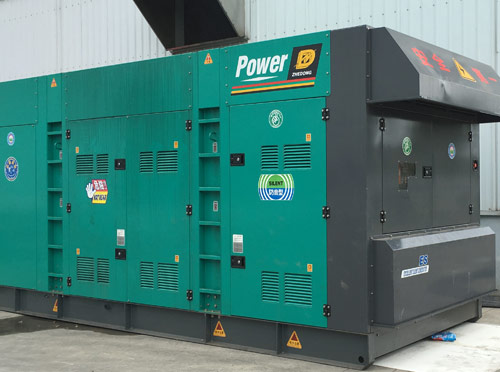 岑巩升级发电机组的过程中需要注意哪些安全事项？